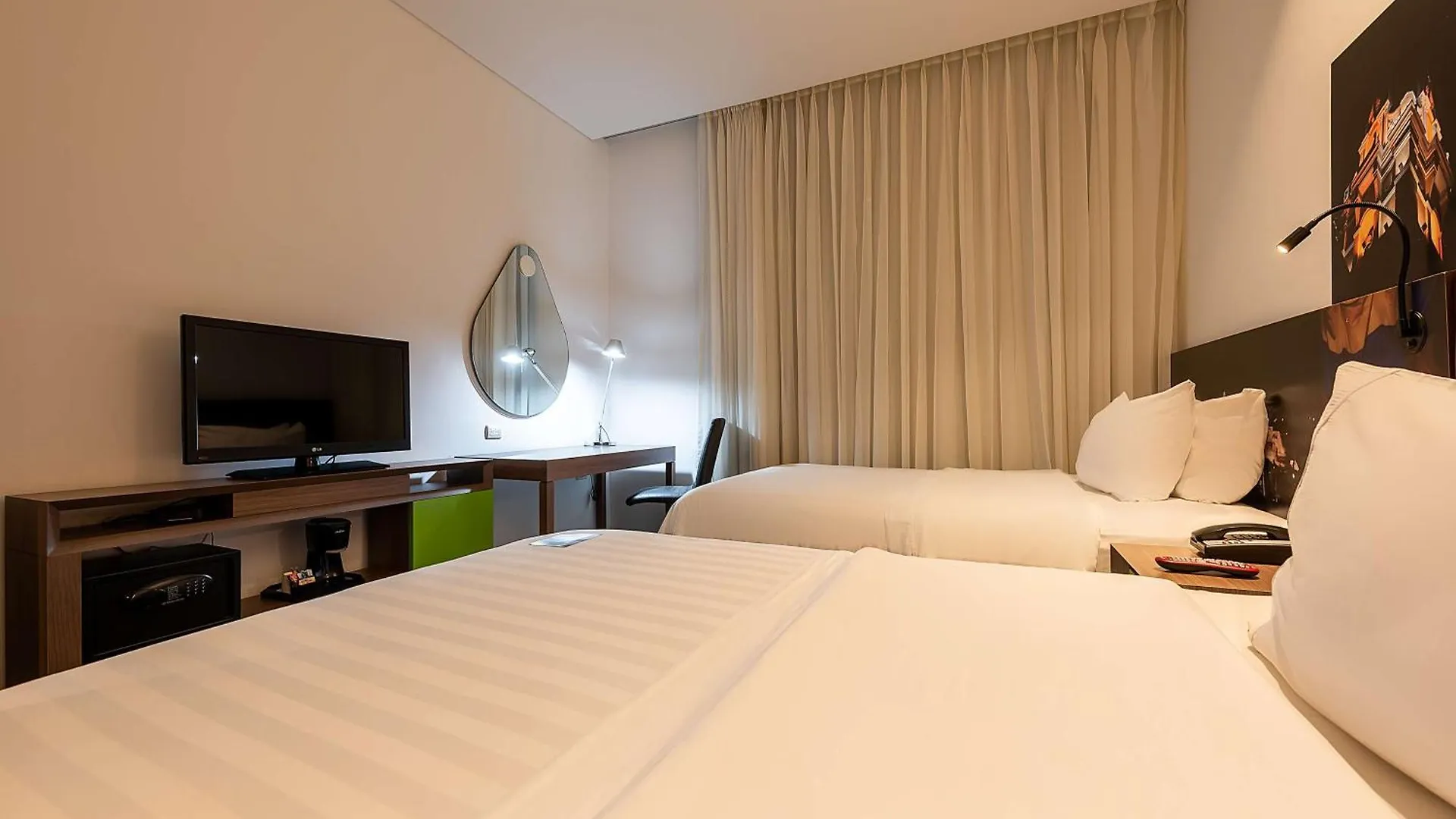 Hampton By Hilton Cartagena Hotel