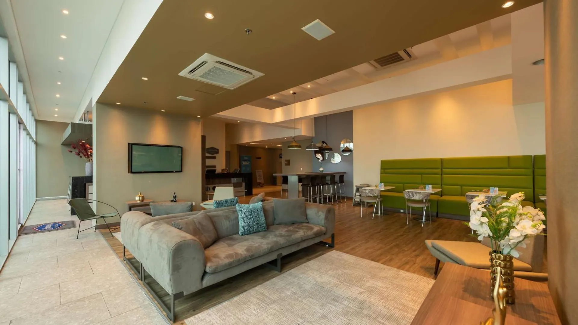 Hampton By Hilton Cartagena Hotel