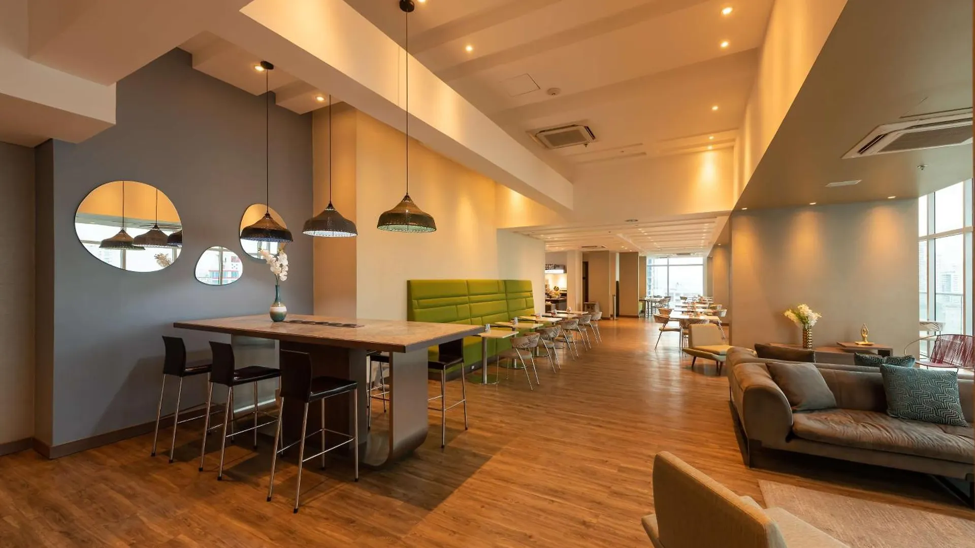 Hampton By Hilton Cartagena Hotel
