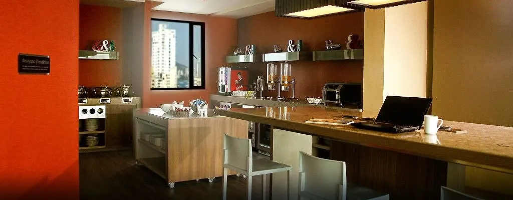 Hampton By Hilton Cartagena Hotel