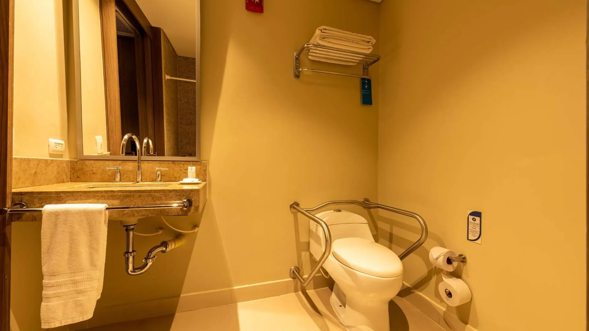 Hampton By Hilton Cartagena Otel