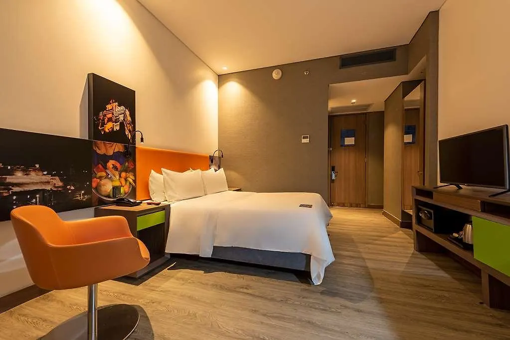Hampton By Hilton Cartagena Hotel