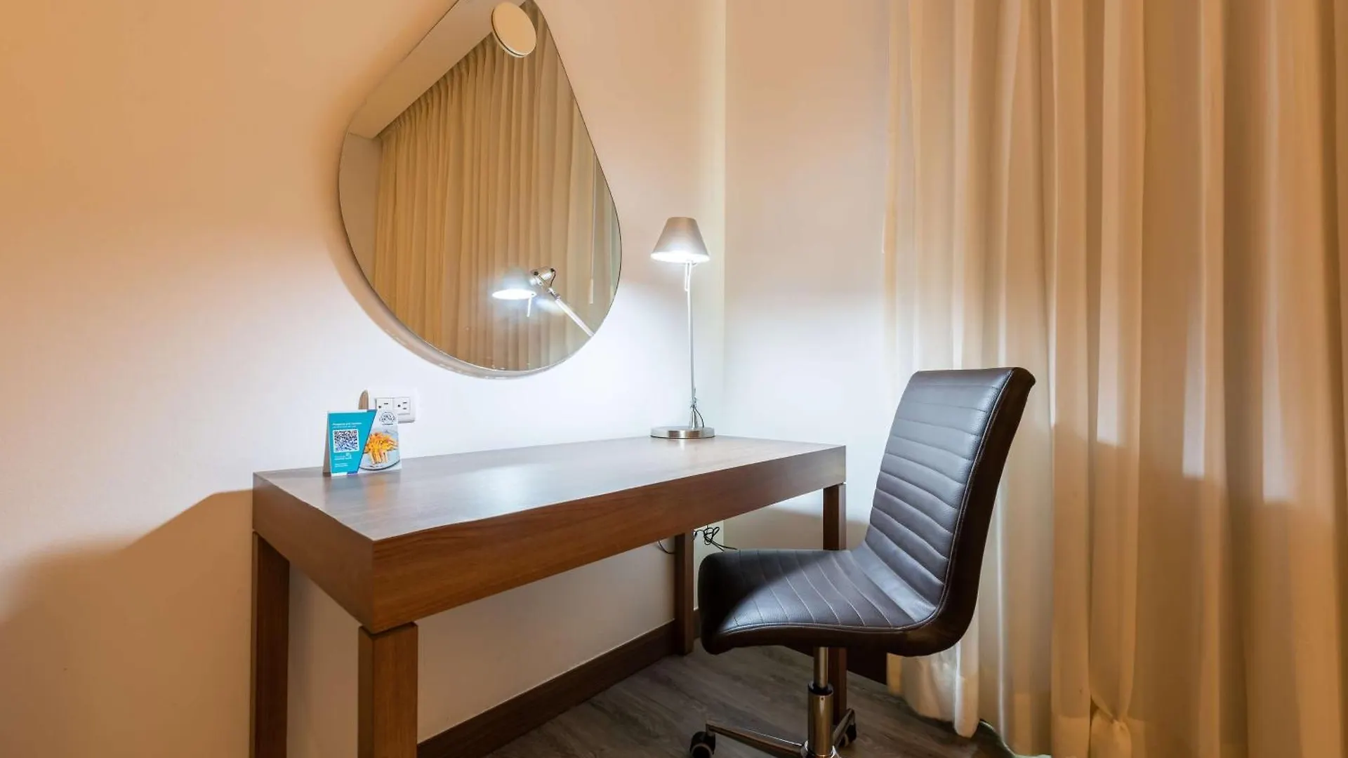 Hampton By Hilton Cartagena Hotel